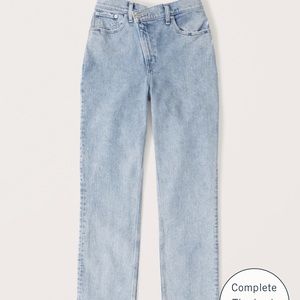 ABERCROMBIE CURVE LOVE ULTRA HIGH RISE 90s STRAIGHT JEAN